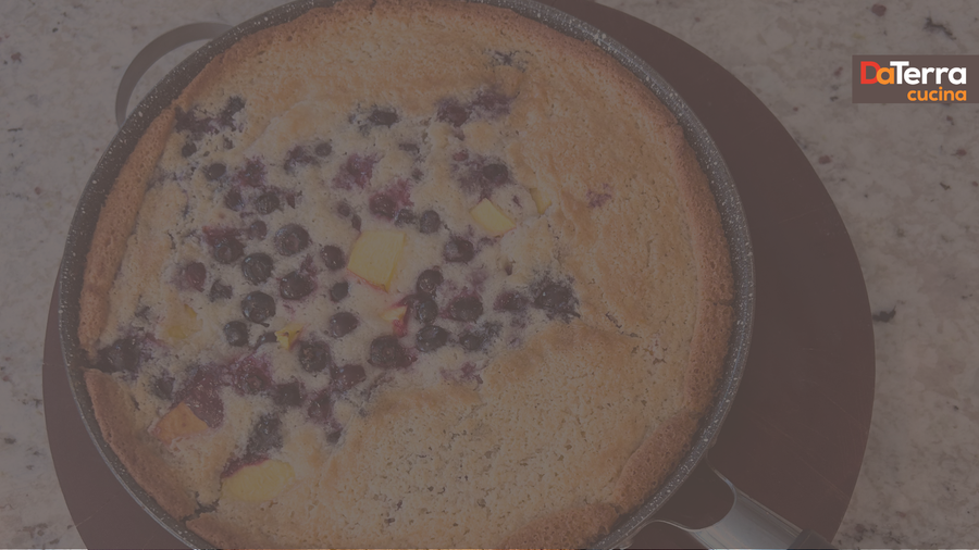 Skillet Cobbler with Blueberries and Nectarines | DaTerra Cucina