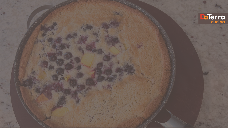 Skillet Cobbler with Blueberries and Nectarines | DaTerra Cucina