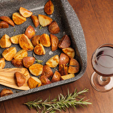 Roasting pan with potatoes